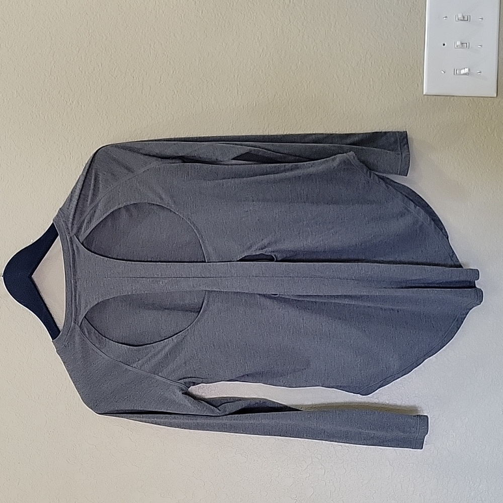 Long sleeve grey cutout under armour workout shirt